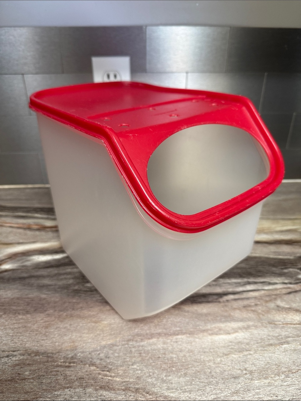 Tupperware Potato 🥔 Bin , missing flap closure